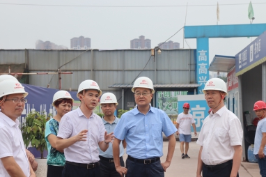 集團(tuán)公司董事長(zhǎng)鄧華帶隊(duì)前往內(nèi)江市、隆昌市考察紡織、糧食儲(chǔ)運(yùn)、撬裝加油等項(xiàng)目