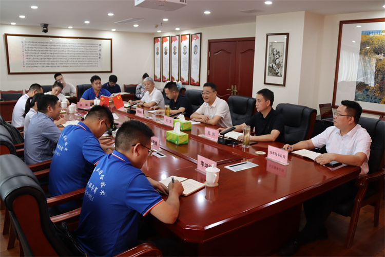 鄧華會見蒙牛集團常溫營銷中心、成都天杰有機農業發展有限公司相關負責人一行