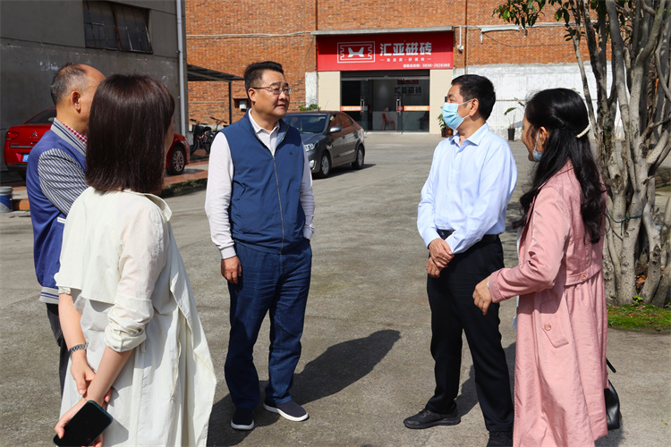 四川省供銷(xiāo)社黨組成員、機(jī)關(guān)黨委書(shū)記李先明帶隊(duì)開(kāi)展節(jié)前安全生產(chǎn)督查工作